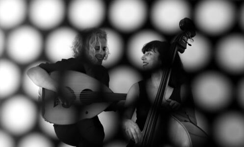 foto-3-Kamilya Jubran i Sarah Murcia