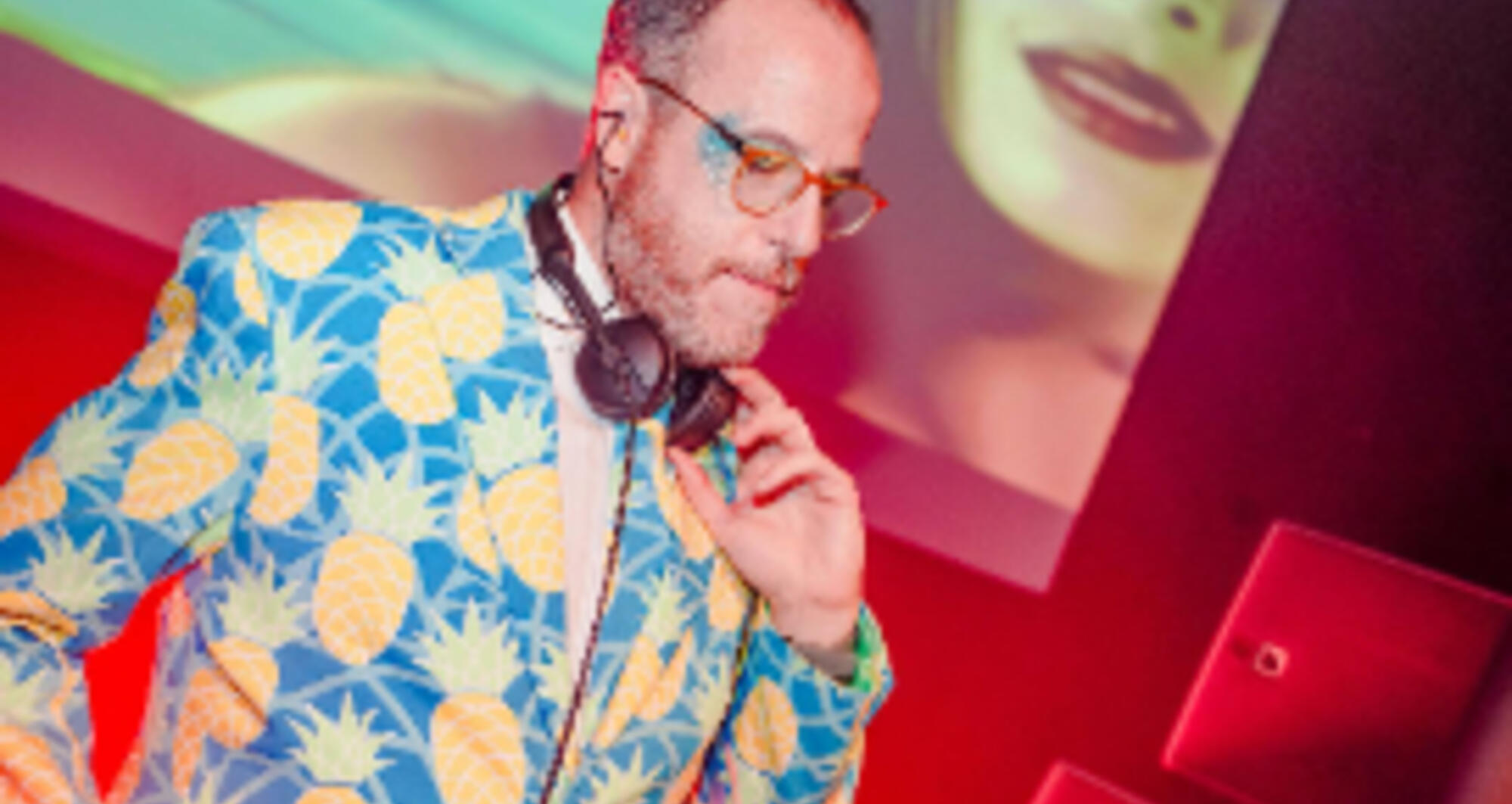 La plaça del Diamant + Aftershow by Razzmatazz