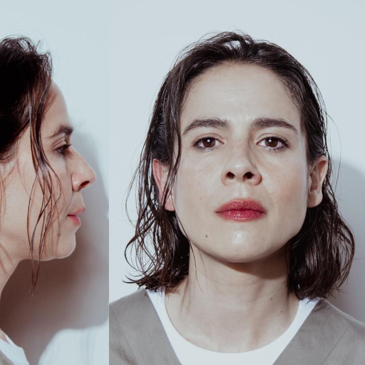 Marie, la roja