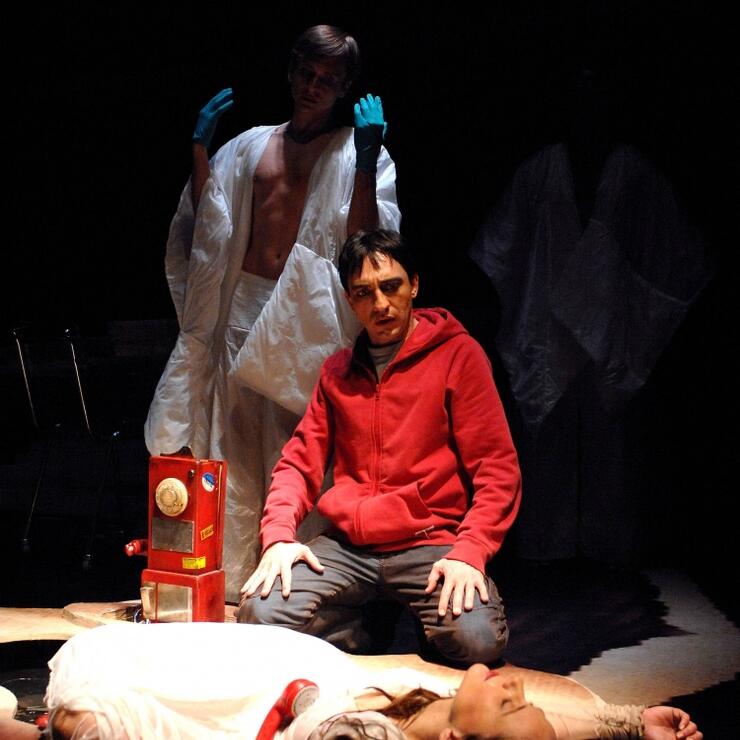 Una mujer en transparencia